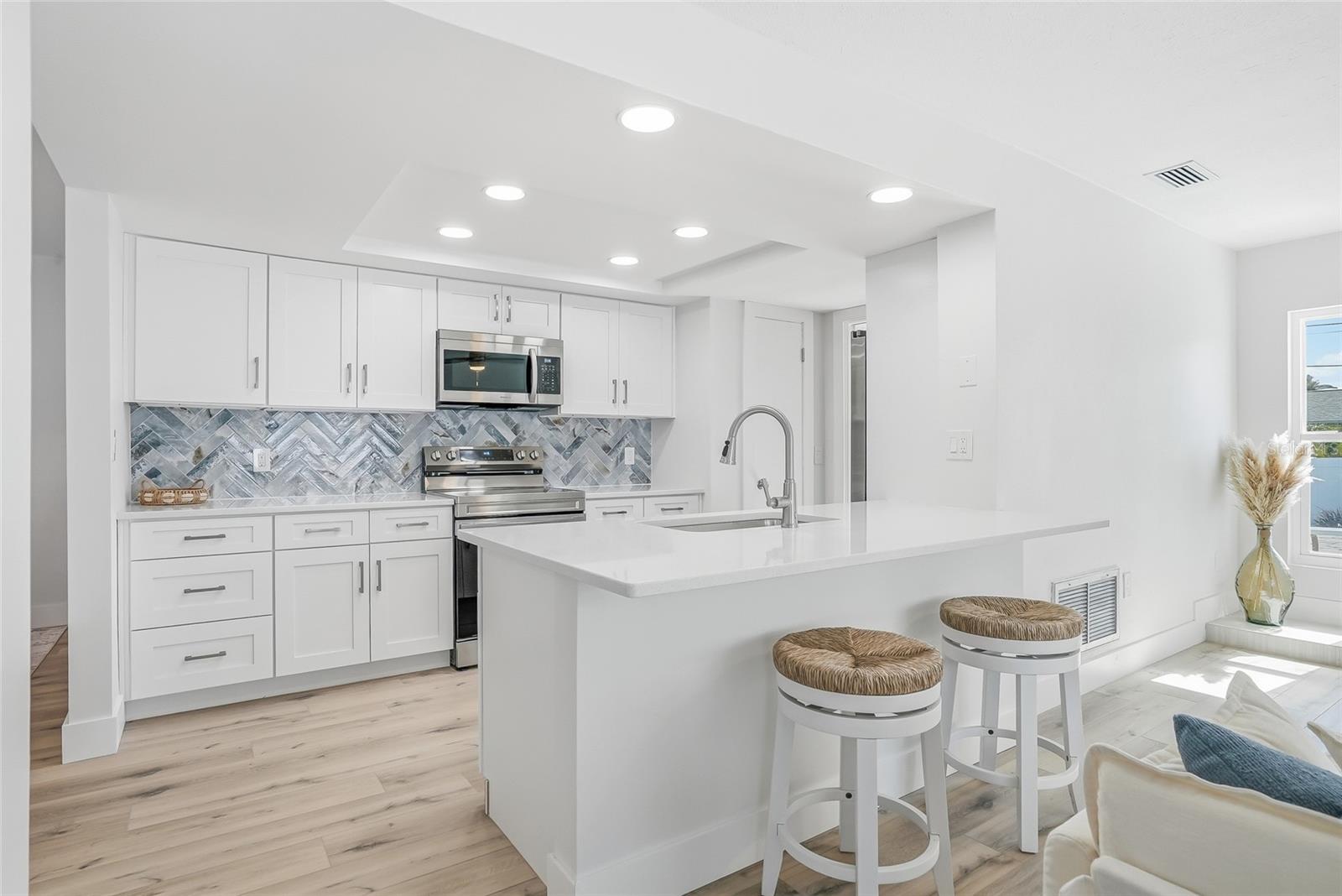 Image 19 of 46 For 5708 Bayshore Drive