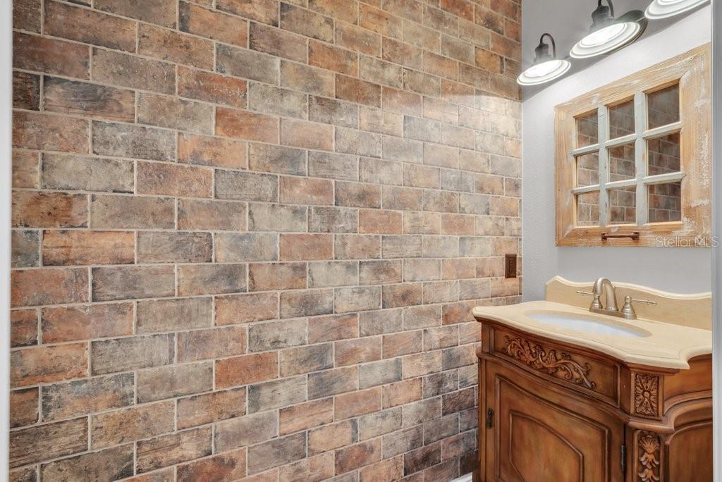 Image 17 of 69 For 3916 Powerline Road