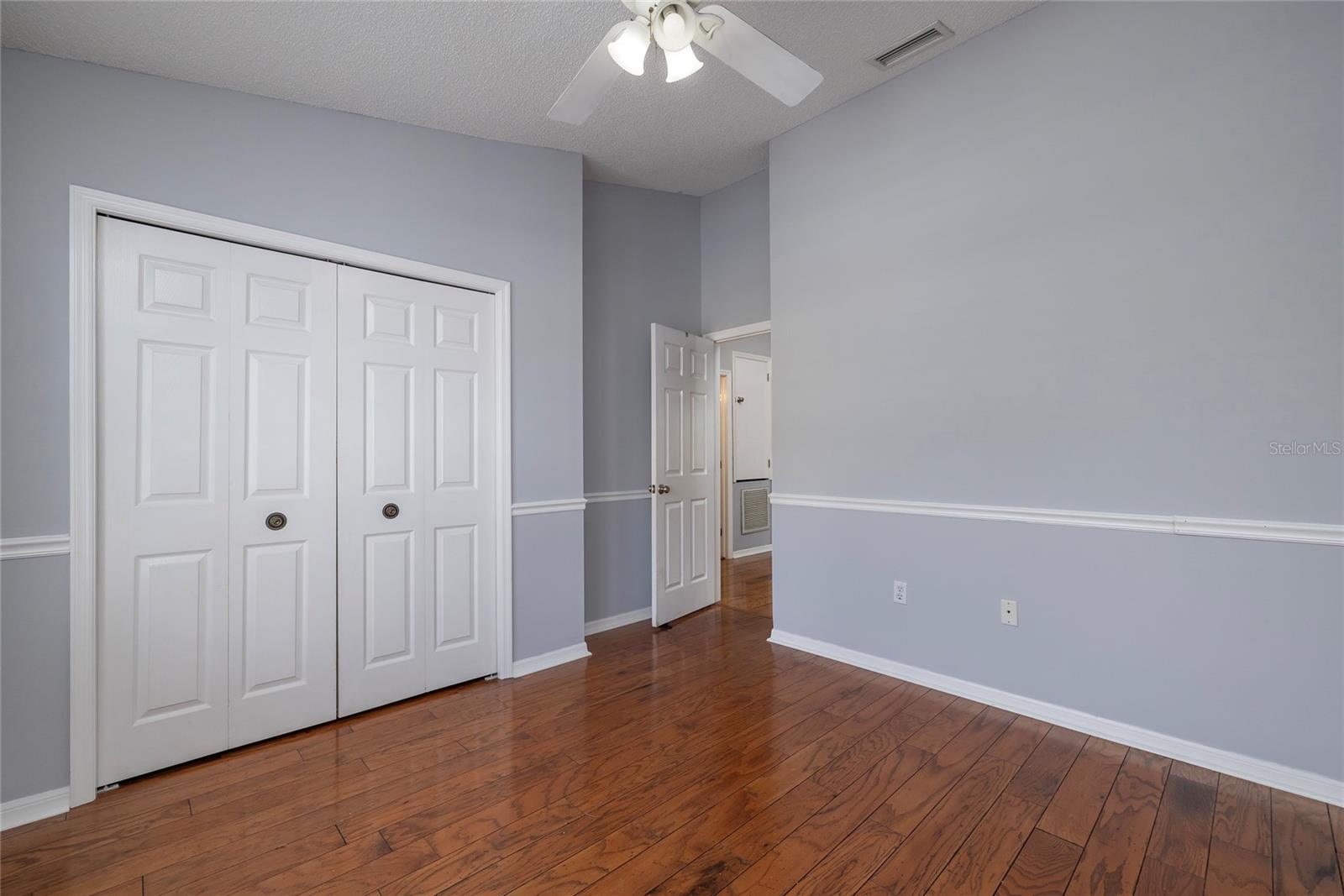 Image 24 of 59 For 4859 Augusta Avenue