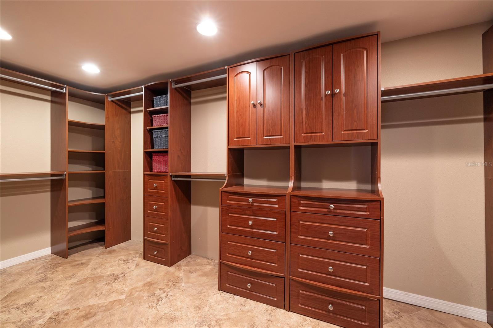 Image 25 of 59 For 4859 Augusta Avenue