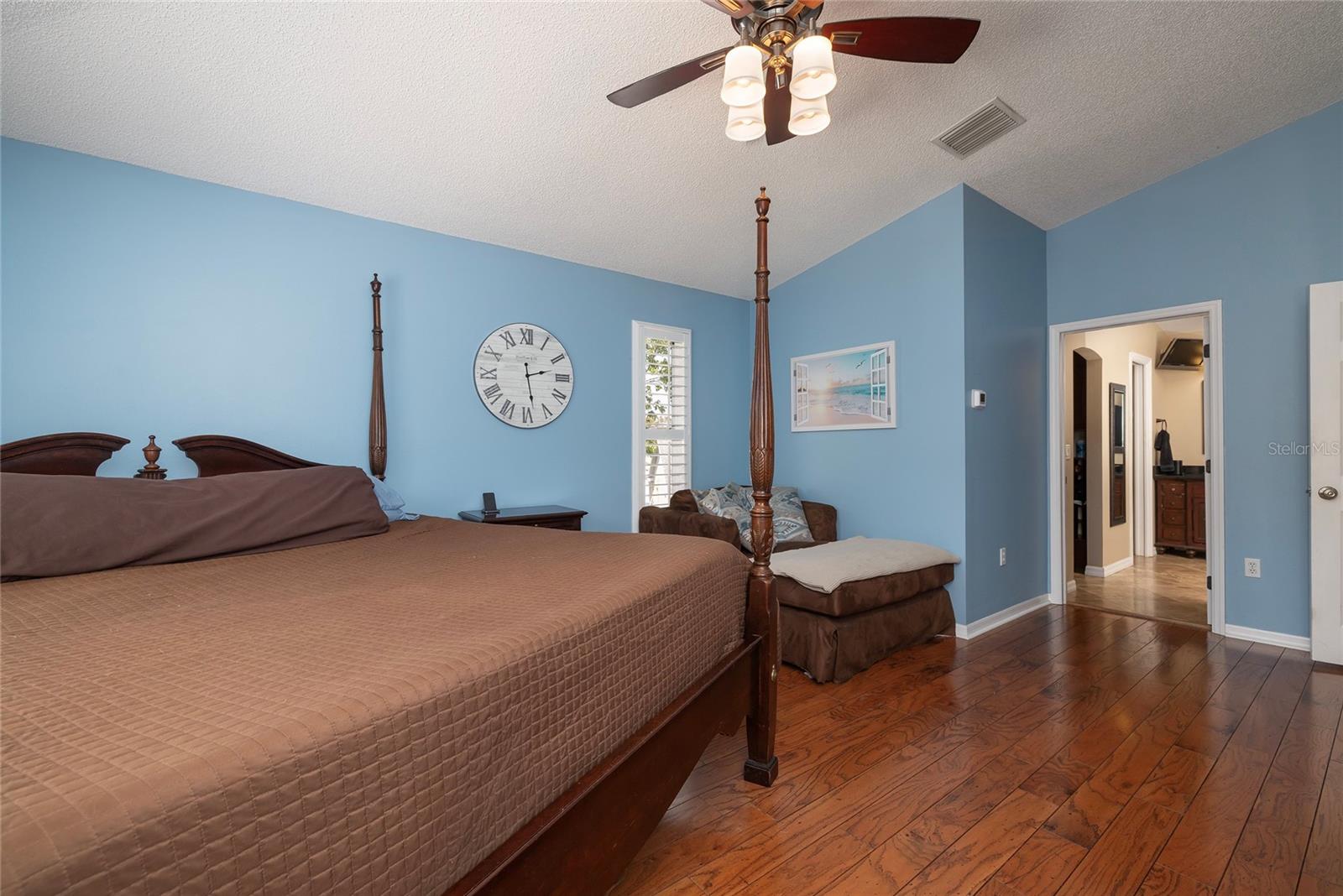 Image 31 of 59 For 4859 Augusta Avenue