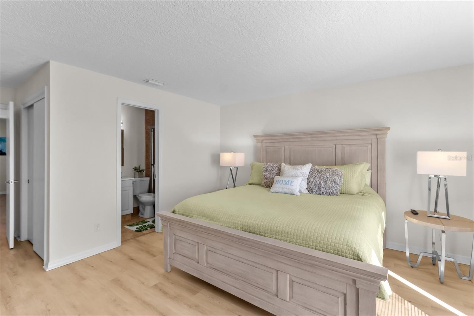 Image 17 of 32 For 5026 Coquina Key Drive Se 5026