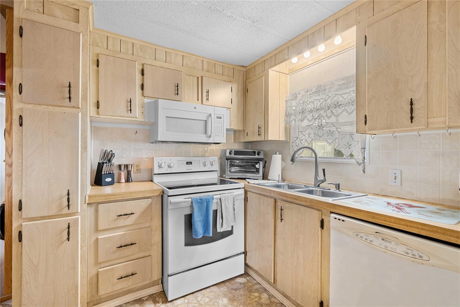 Image 9 of 46 For 7135 El Dewitt Street