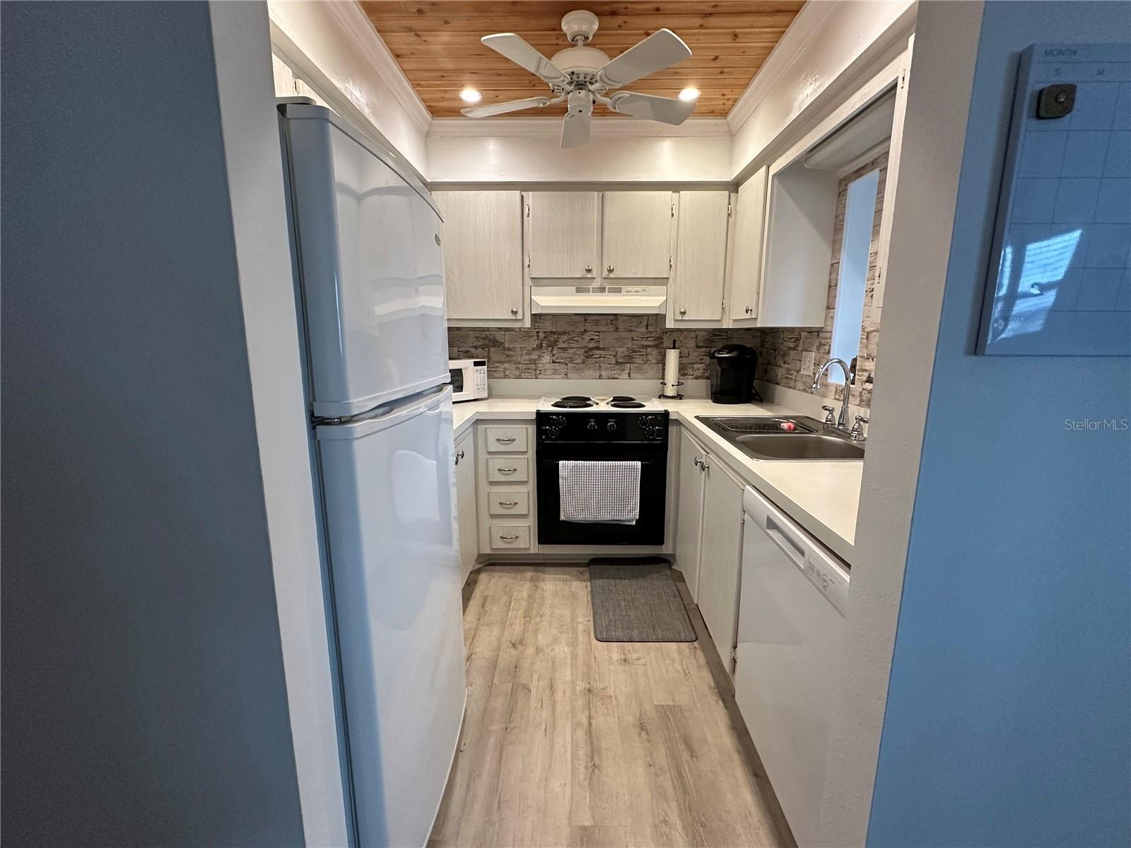 Image 7 of 24 For 204 46th Avenue Terrace W 410