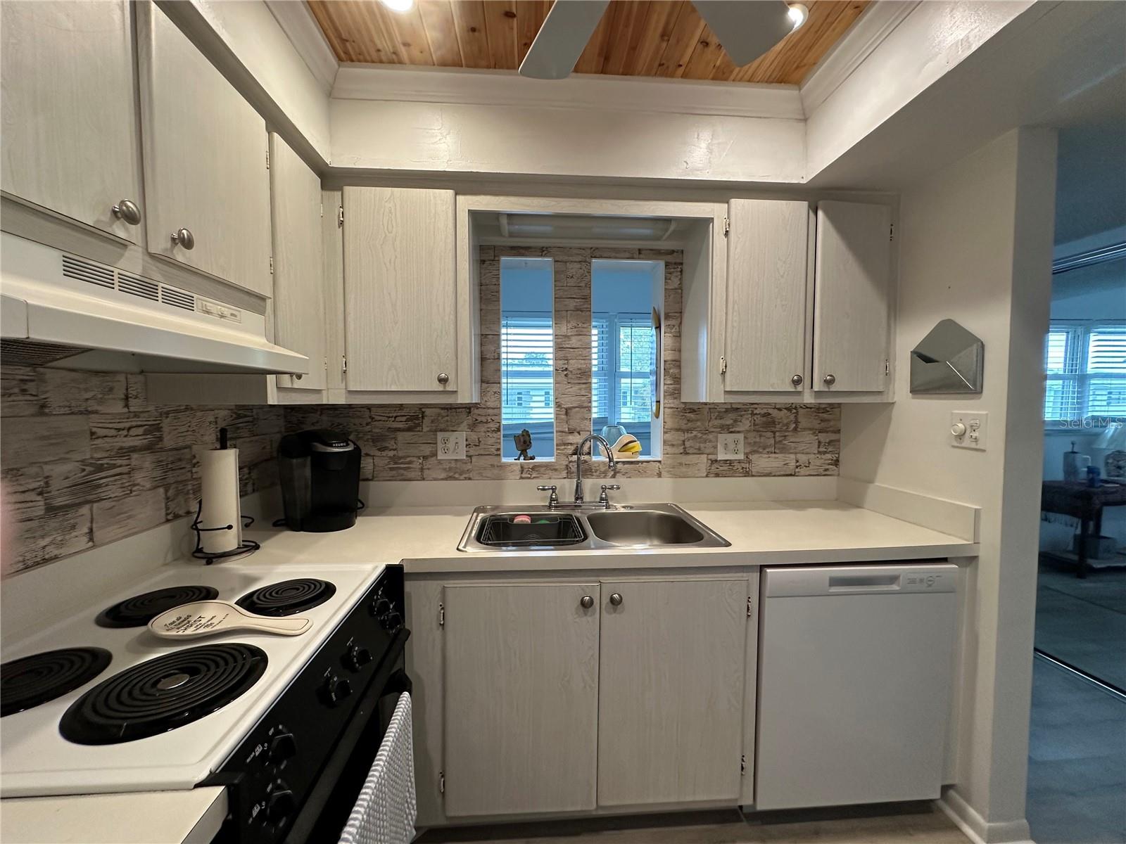 Image 8 of 24 For 204 46th Avenue Terrace W 410