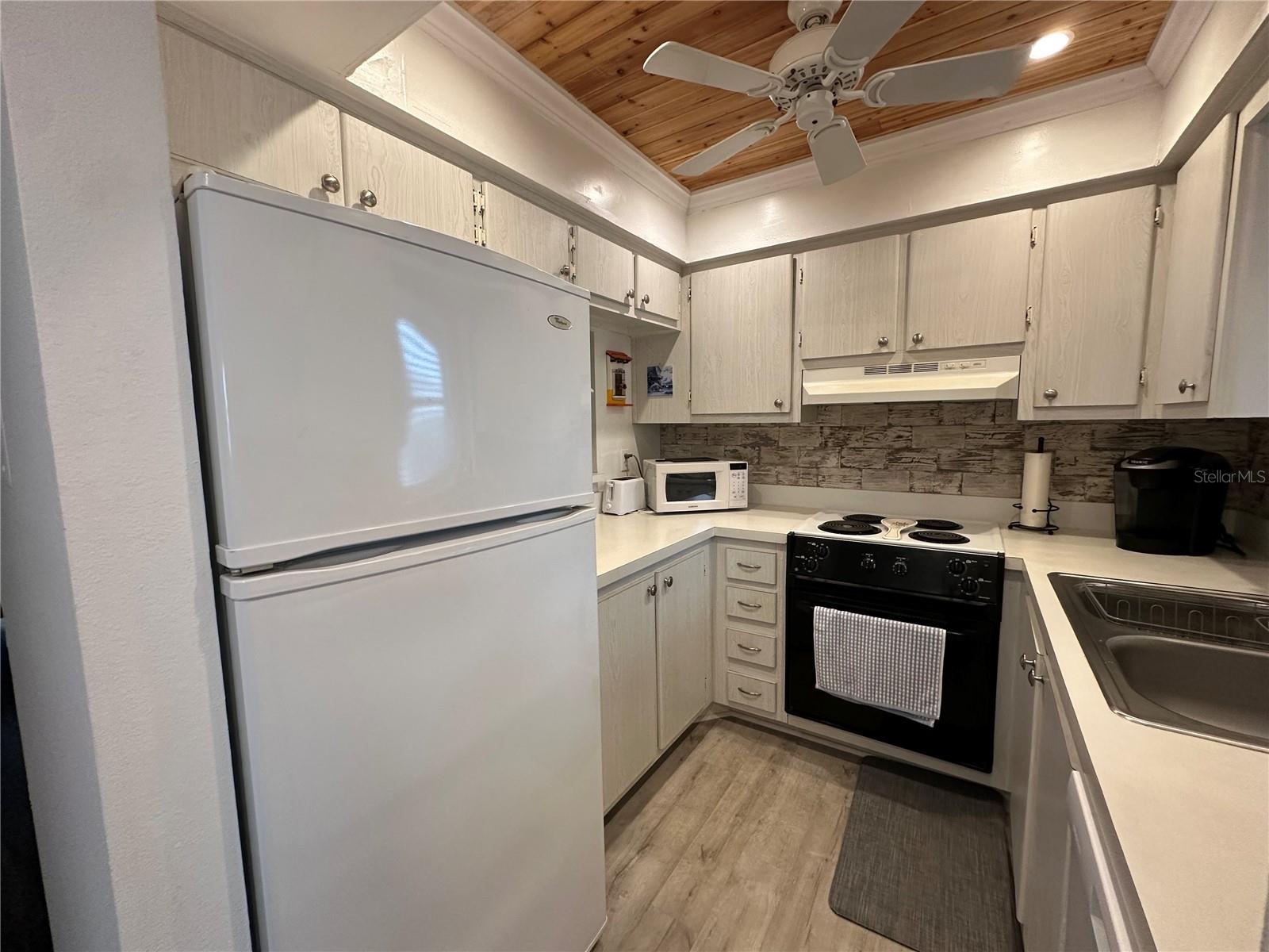 Image 9 of 24 For 204 46th Avenue Terrace W 410