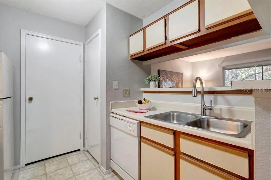 Image 10 of 25 For 1400 Gandy Boulevard 1407