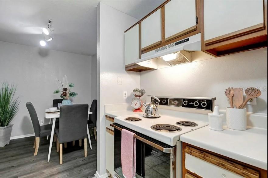 Image 9 of 25 For 1400 Gandy Boulevard 1407