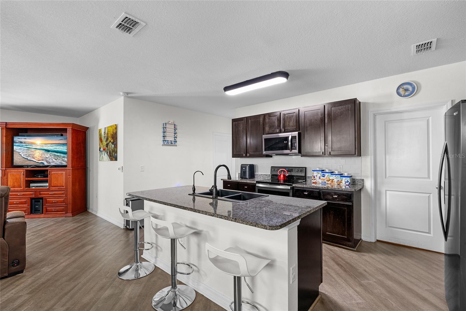 Image 14 of 39 For 5946 81st Avenue N