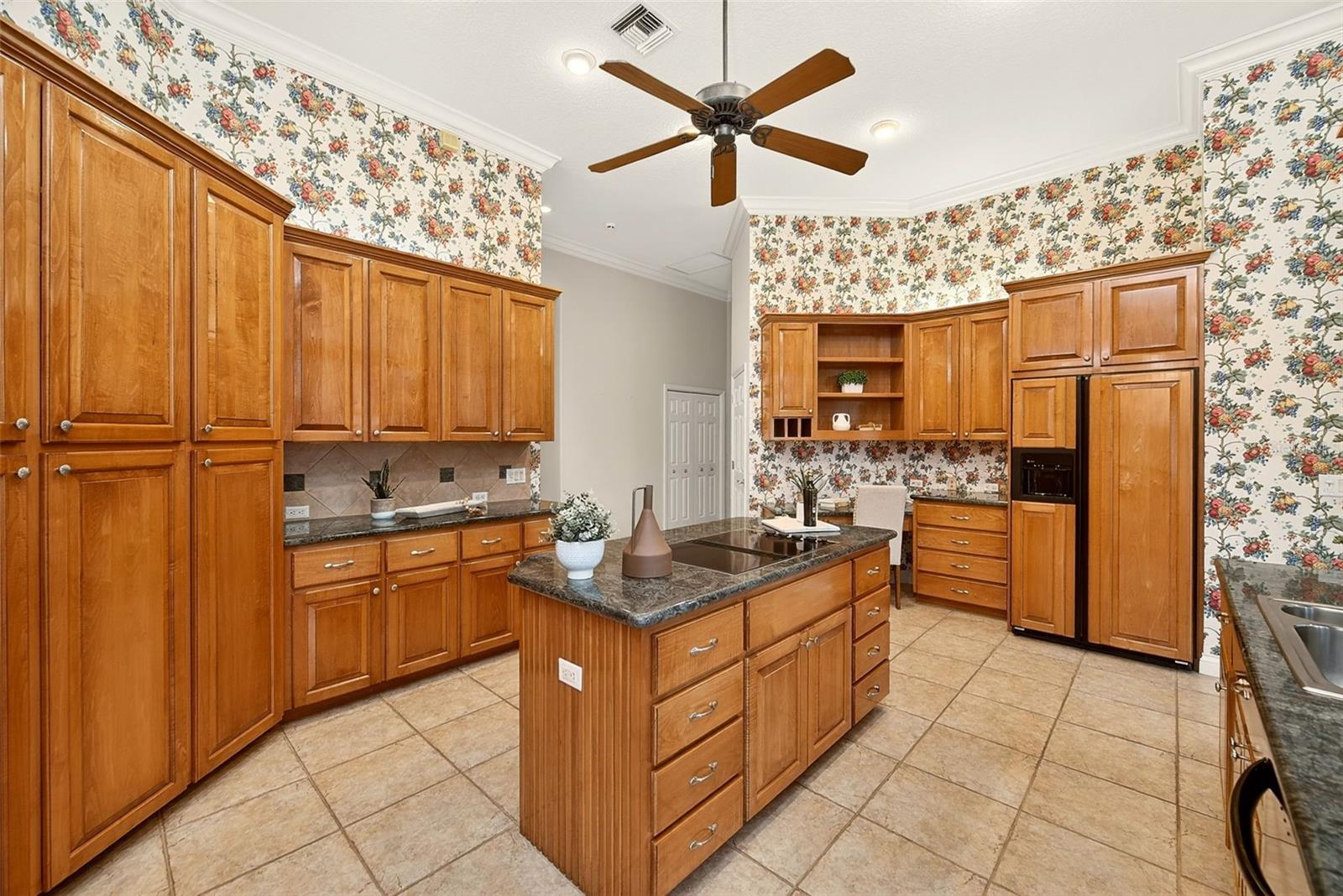 Listing photo id 12 for 7640 Hunter Lane N
