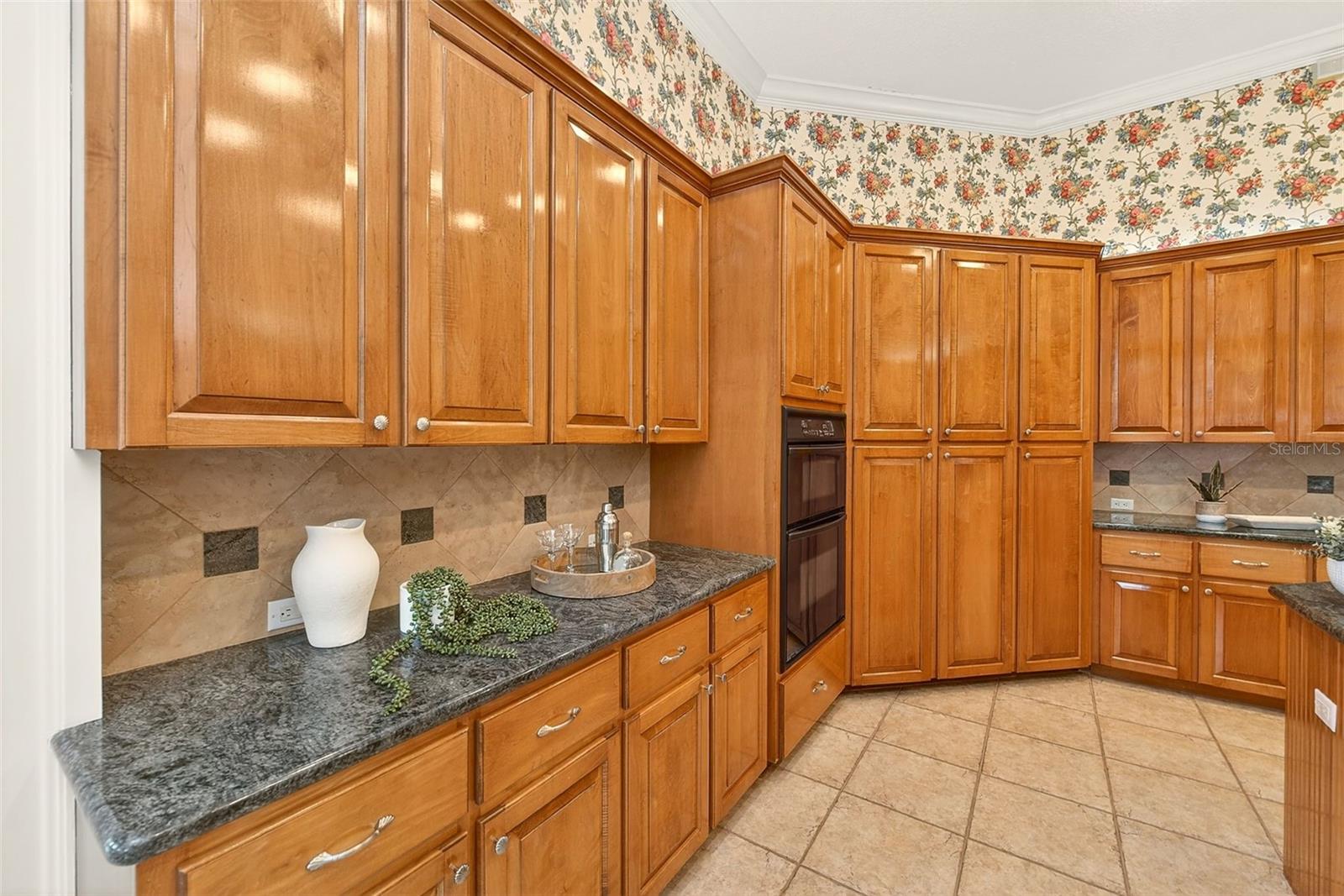 Listing photo id 14 for 7640 Hunter Lane N