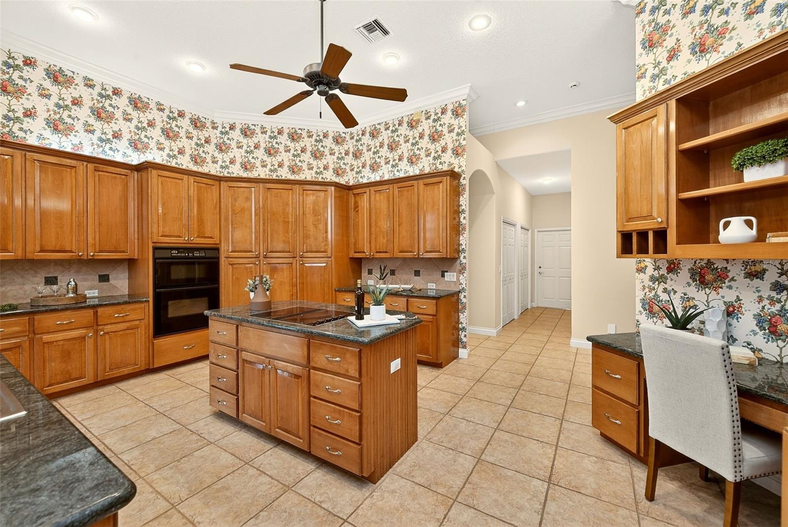 Listing photo id 15 for 7640 Hunter Lane N