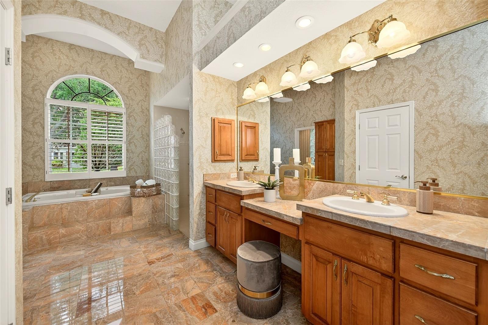 Listing photo id 27 for 7640 Hunter Lane N