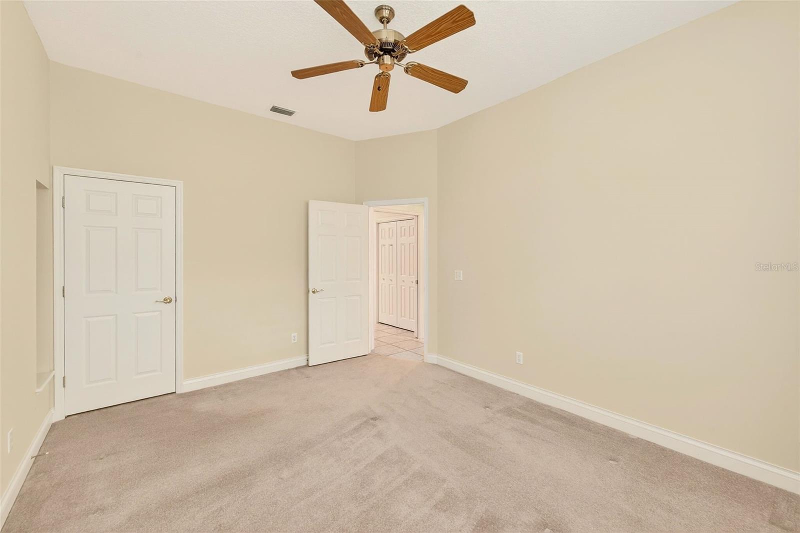Listing photo id 41 for 7640 Hunter Lane N