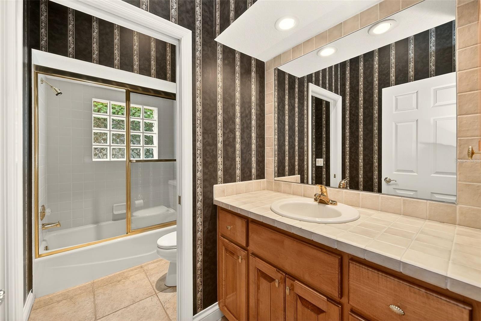 Listing photo id 42 for 7640 Hunter Lane N