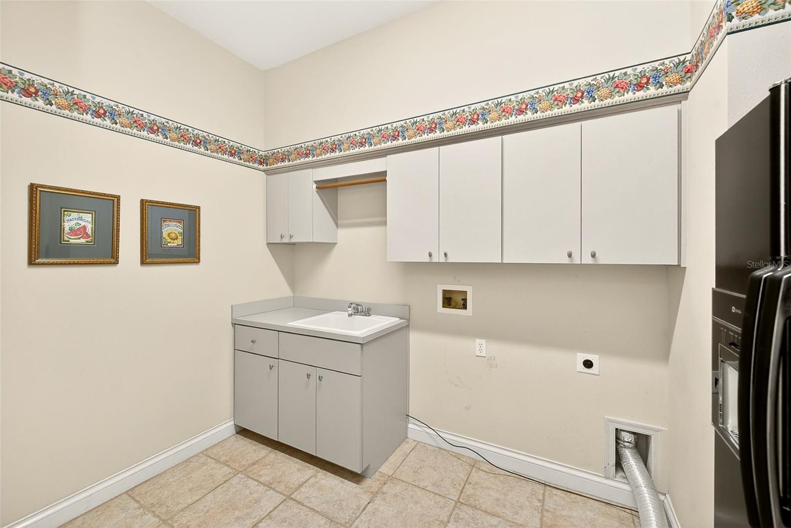Listing photo id 46 for 7640 Hunter Lane N