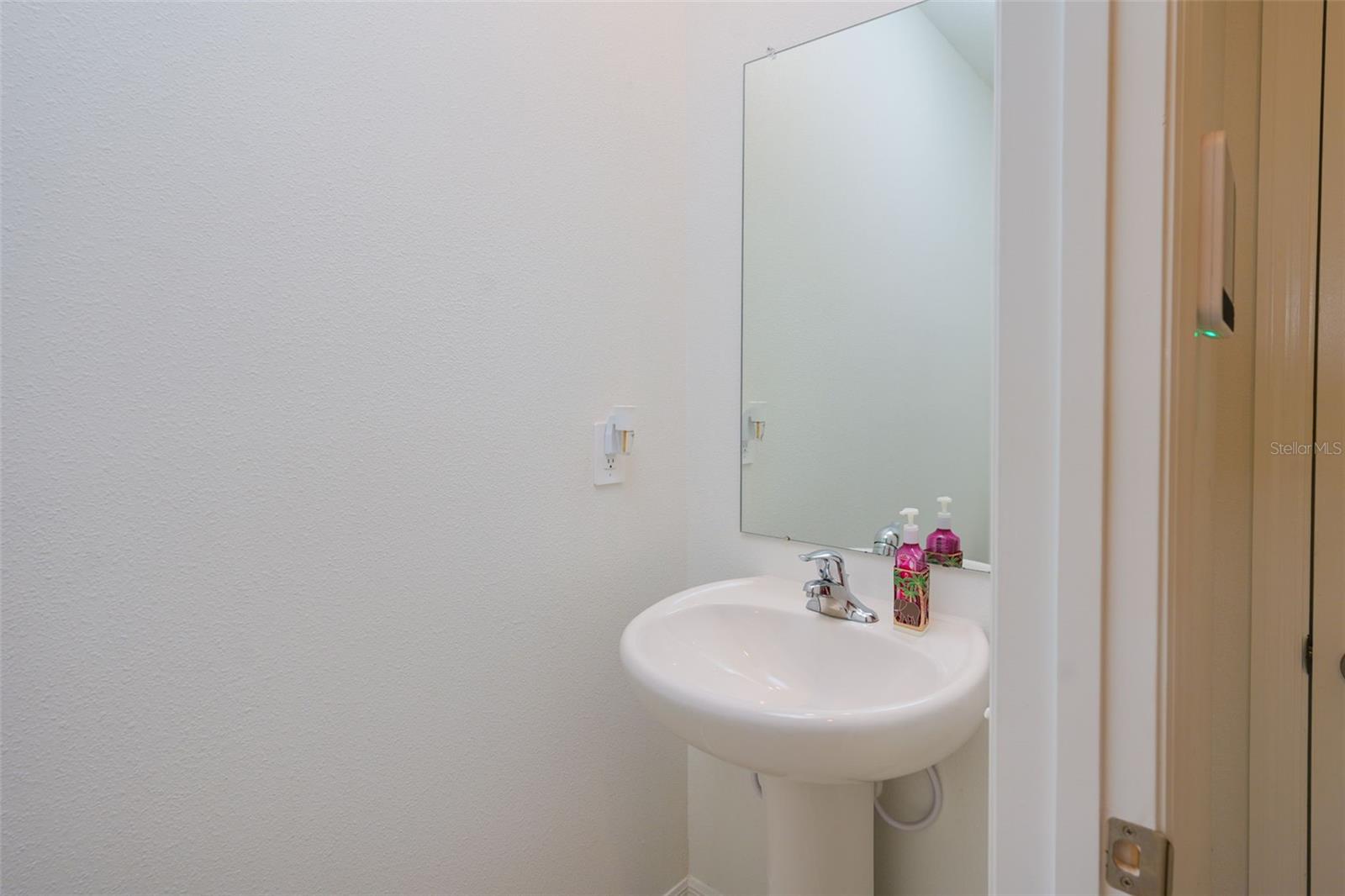 Image 23 of 53 For 10059 Trumpet Honeysuckle Way