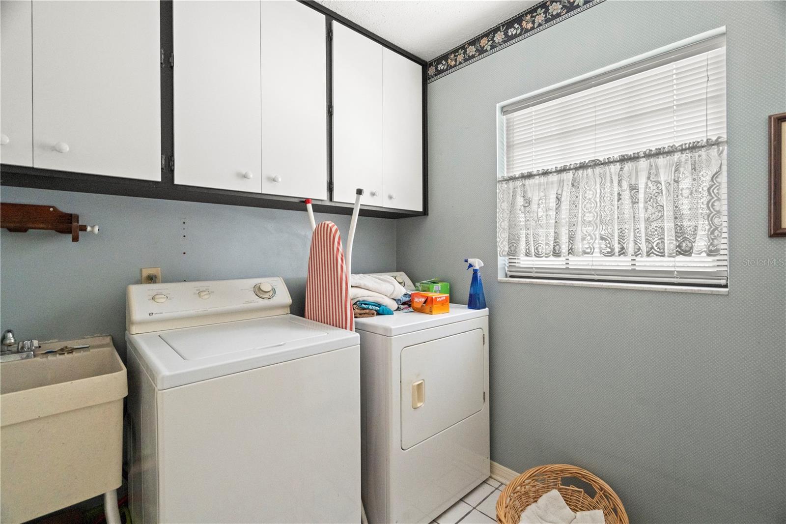 Listing photo id 16 for 10408 Reclinata Lane