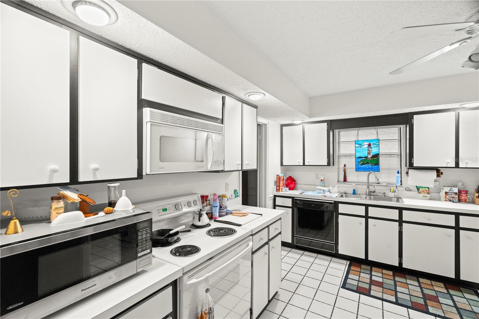 Listing photo id 18 for 10408 Reclinata Lane