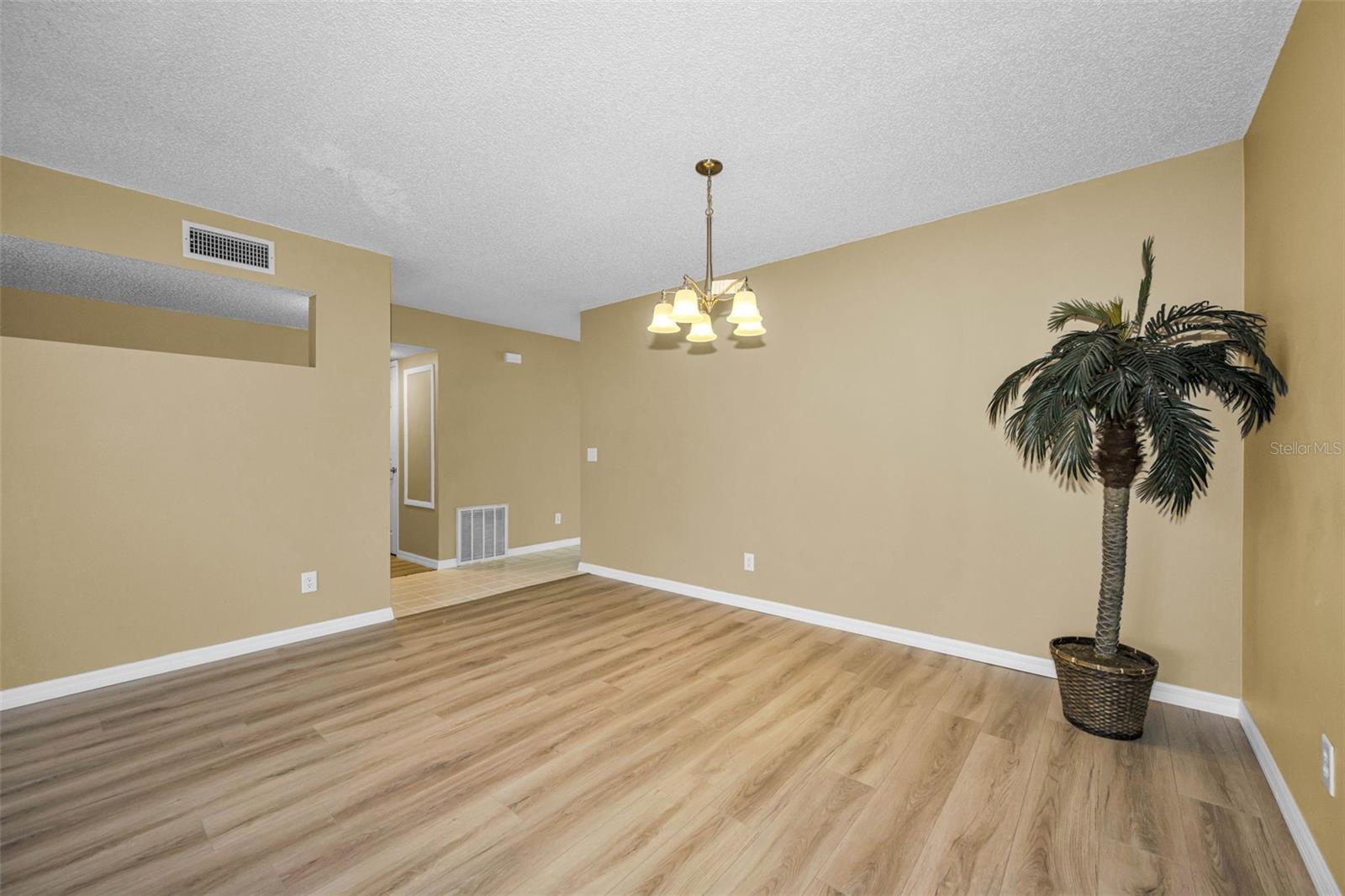 Image 10 of 70 For 2223 Philippine Drive 35