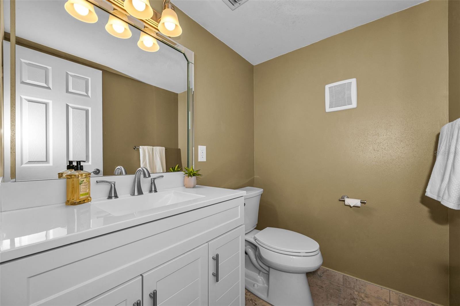 Image 11 of 70 For 2223 Philippine Drive 35