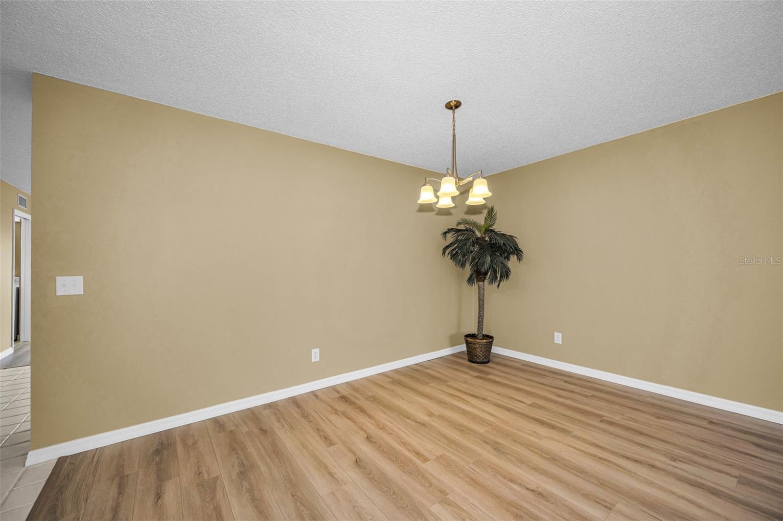 Image 12 of 70 For 2223 Philippine Drive 35