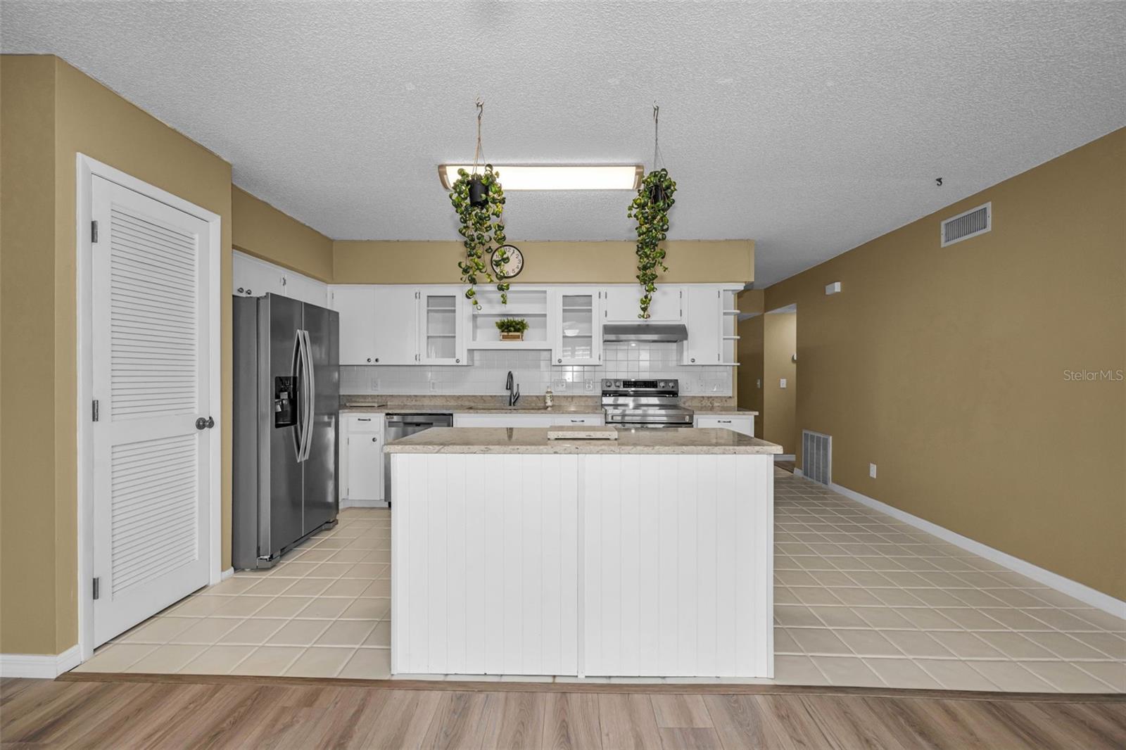 Image 17 of 70 For 2223 Philippine Drive 35