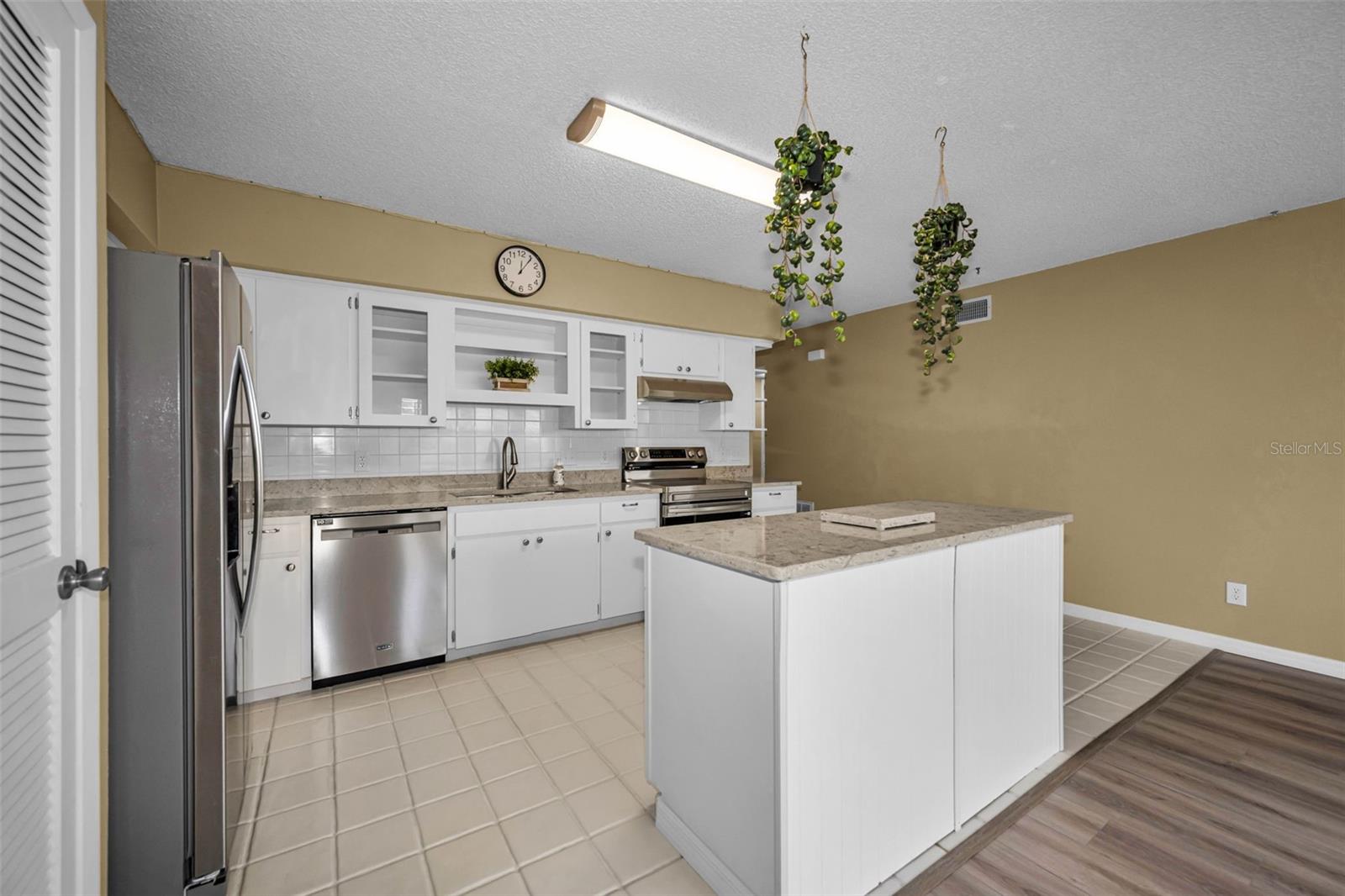 Image 18 of 70 For 2223 Philippine Drive 35