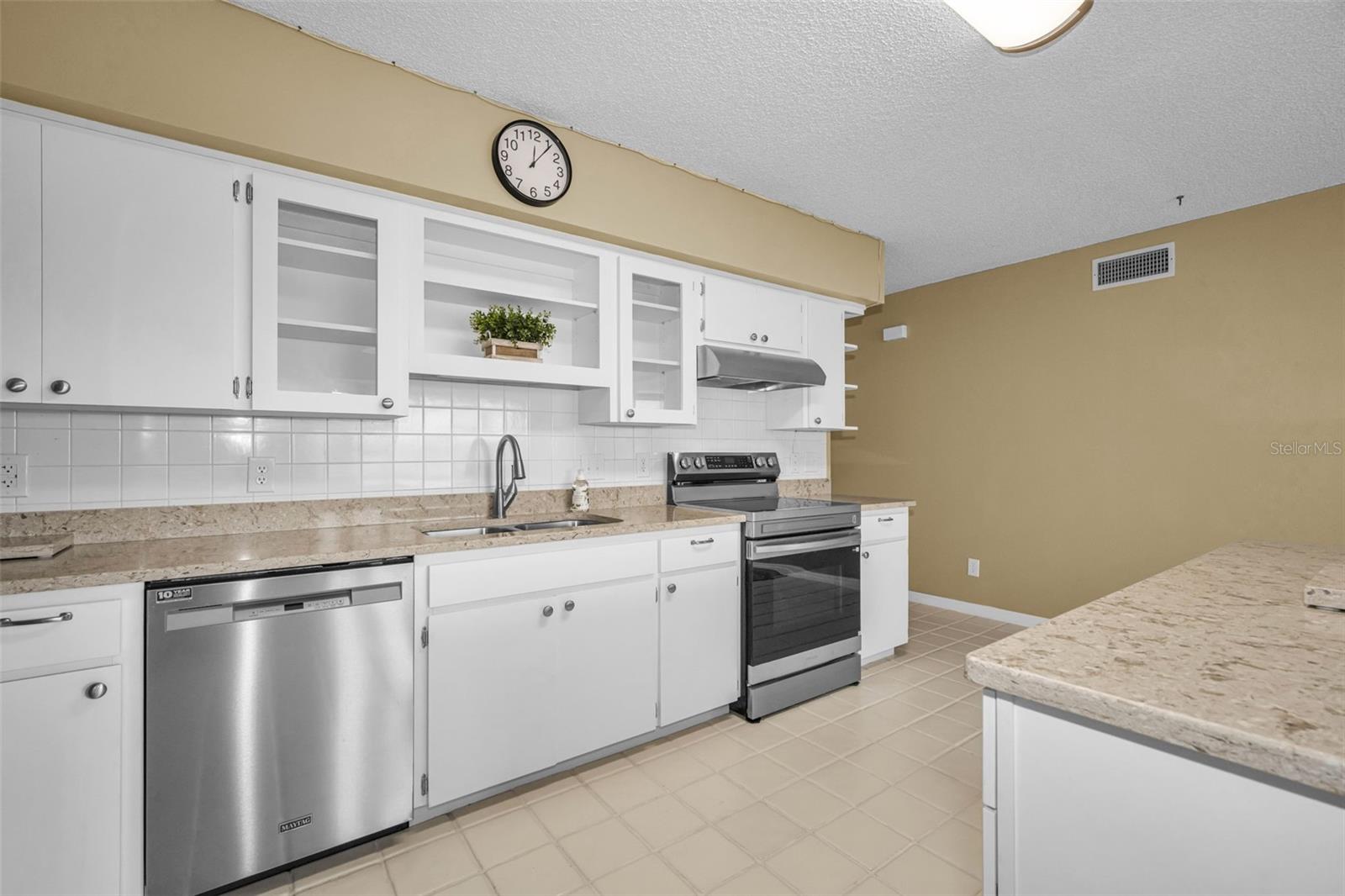 Image 19 of 70 For 2223 Philippine Drive 35