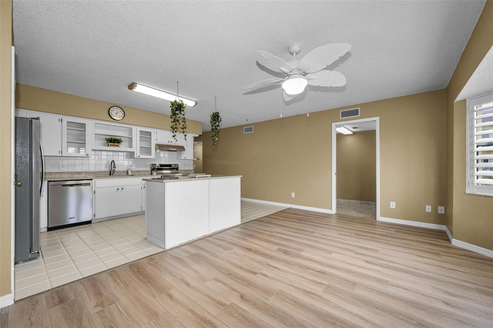 Image 24 of 70 For 2223 Philippine Drive 35