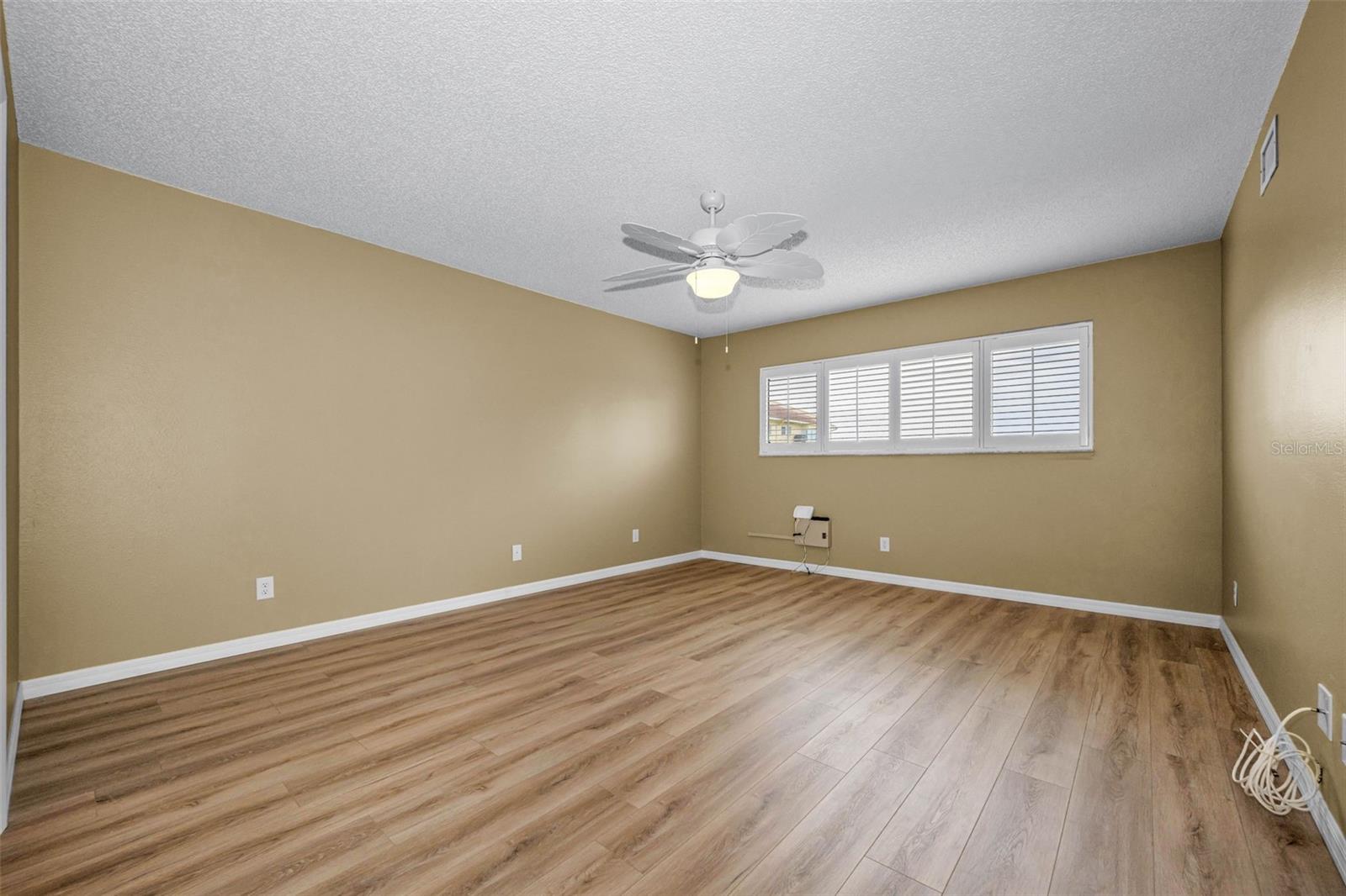 Image 25 of 70 For 2223 Philippine Drive 35