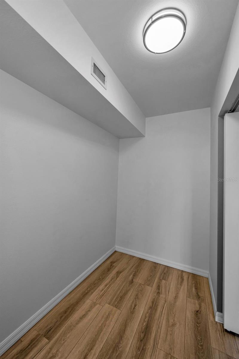 Image 31 of 70 For 2223 Philippine Drive 35