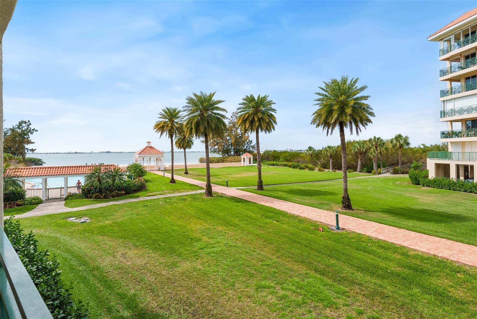 Image 25 of 63 For 4780 Dolphin Cay Lane S 109