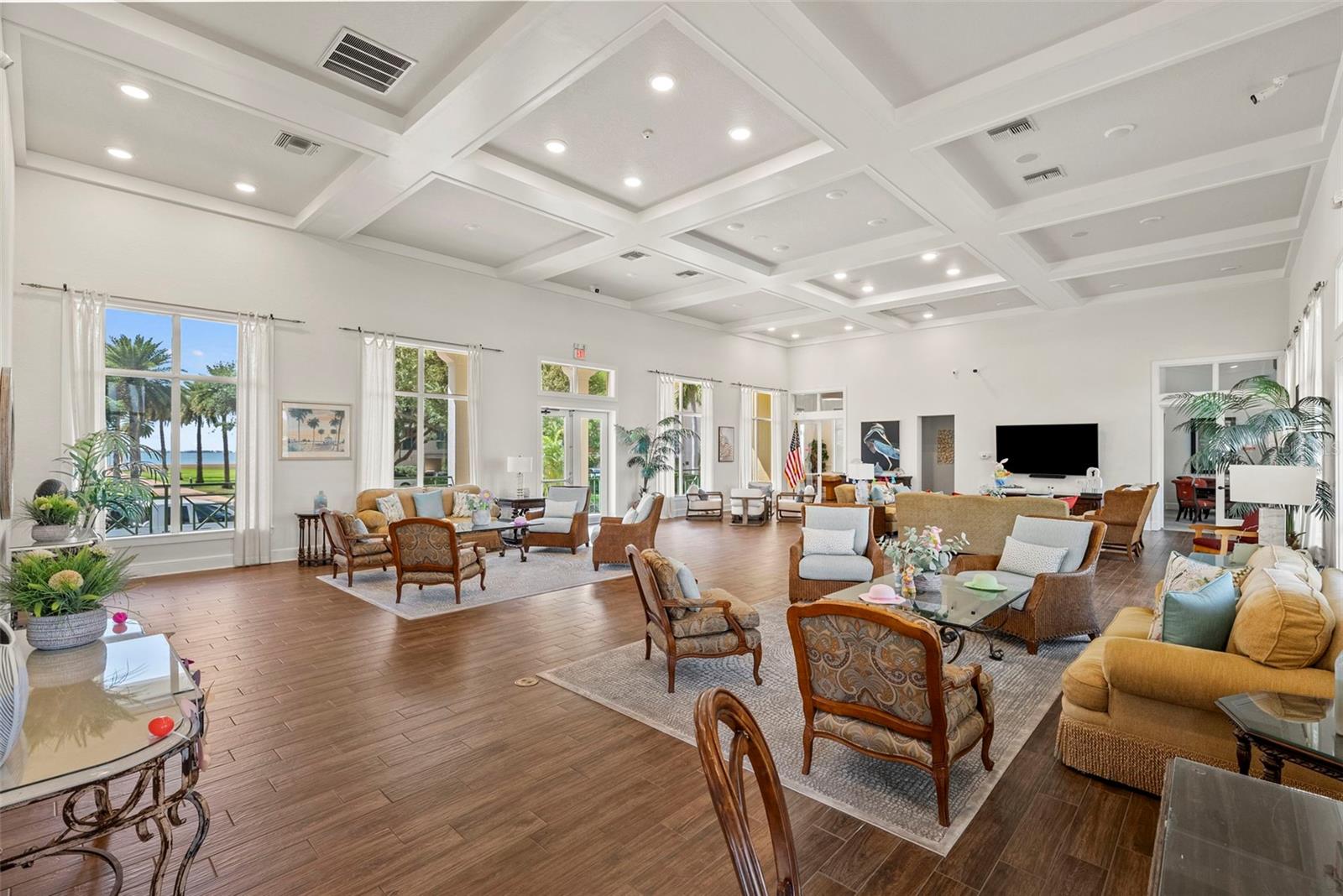 Image 43 of 63 For 4780 Dolphin Cay Lane S 109