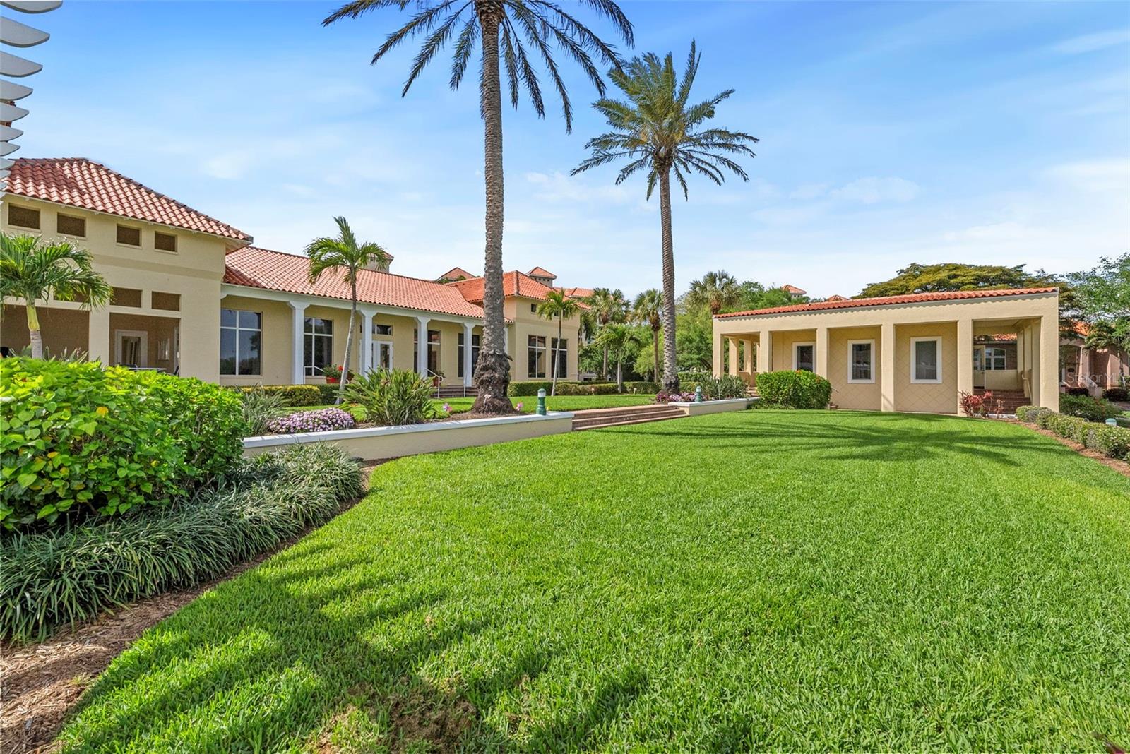 Image 48 of 63 For 4780 Dolphin Cay Lane S 109