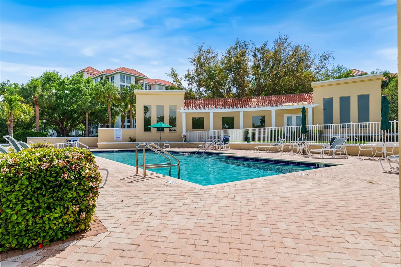 Image 49 of 63 For 4780 Dolphin Cay Lane S 109