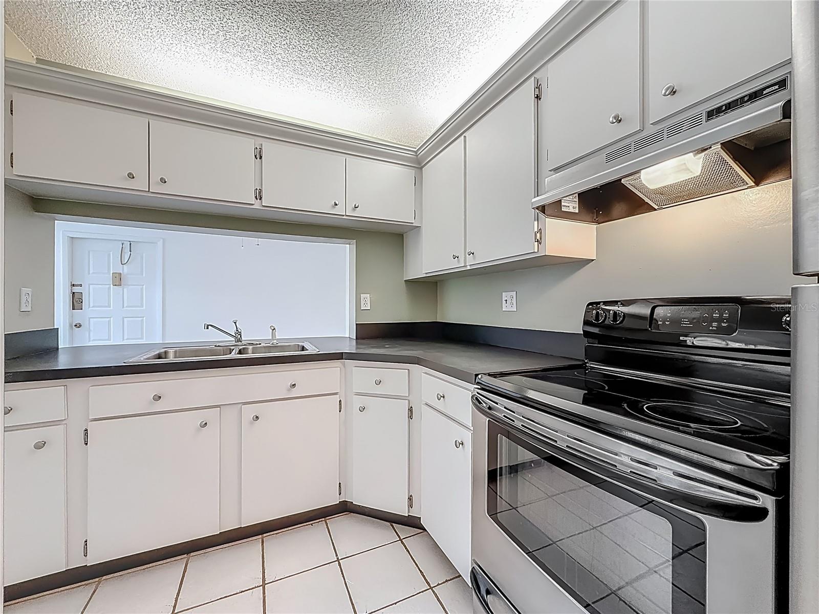 Image 17 of 53 For 1372 Pine Ridge Circle E H3