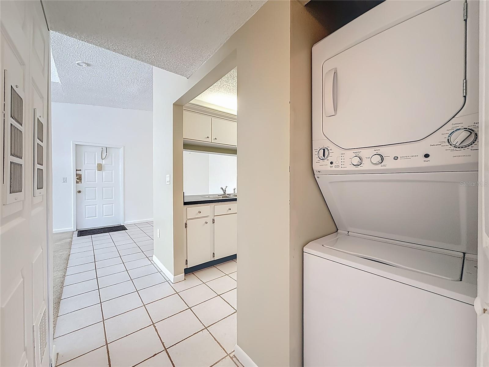 Image 33 of 53 For 1372 Pine Ridge Circle E H3