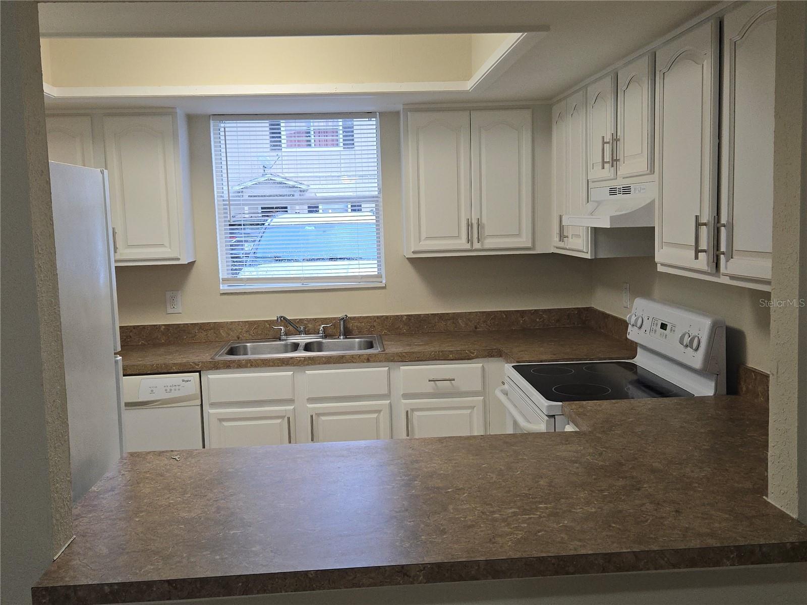 Image 4 of 11 For 140 Douglas Road W F