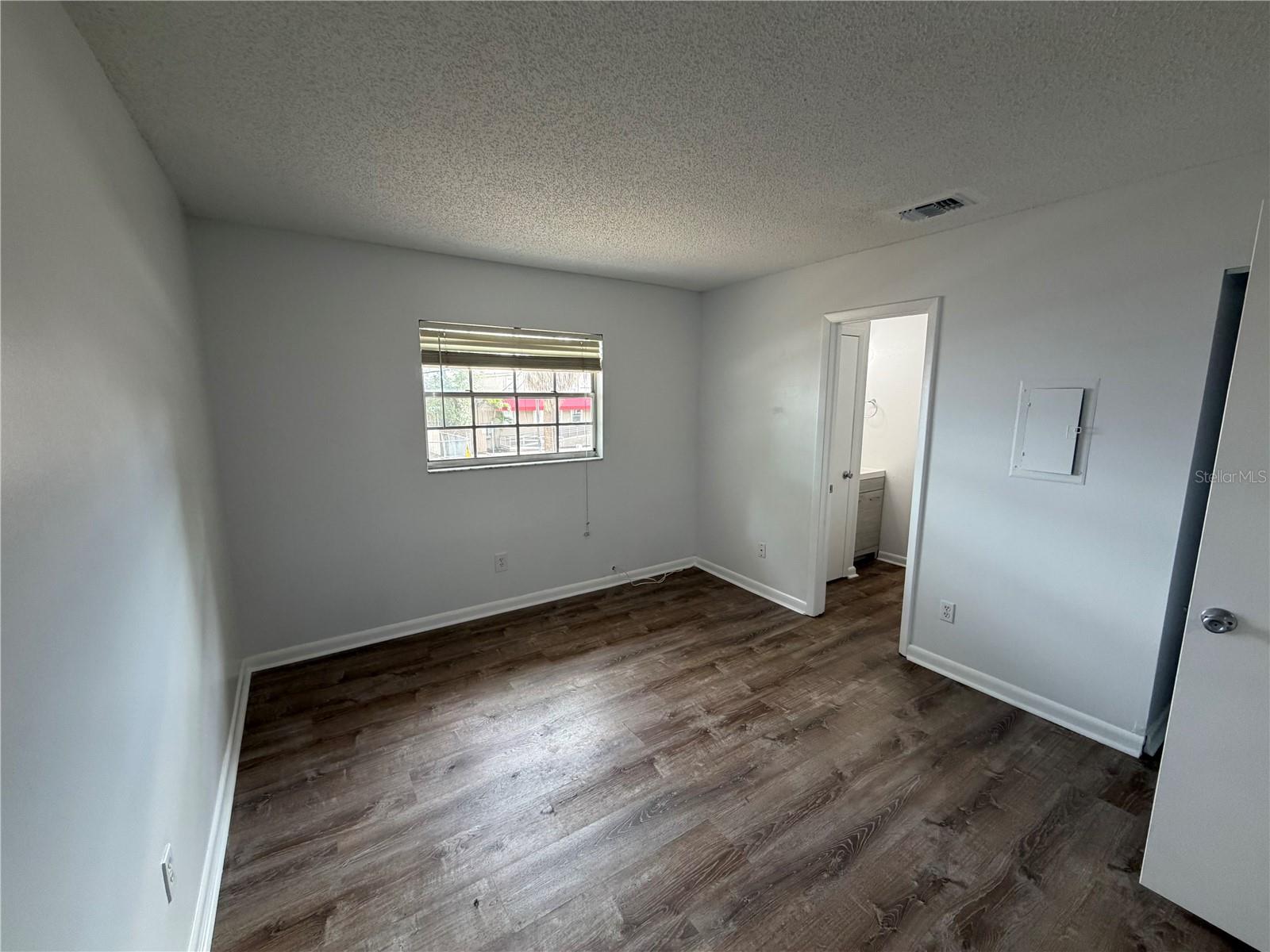 Image 11 of 22 For 4508 Oak Drive T72