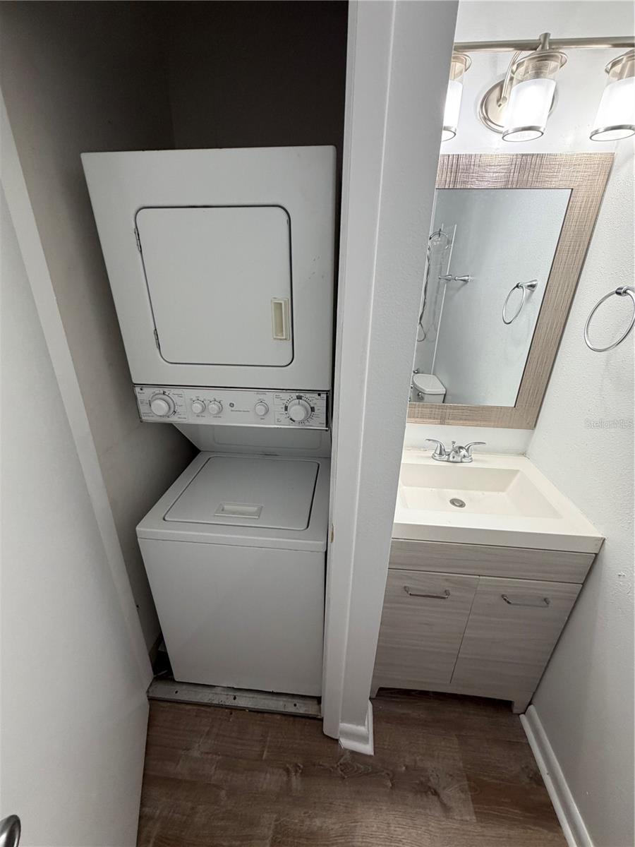 Image 17 of 22 For 4508 Oak Drive T72