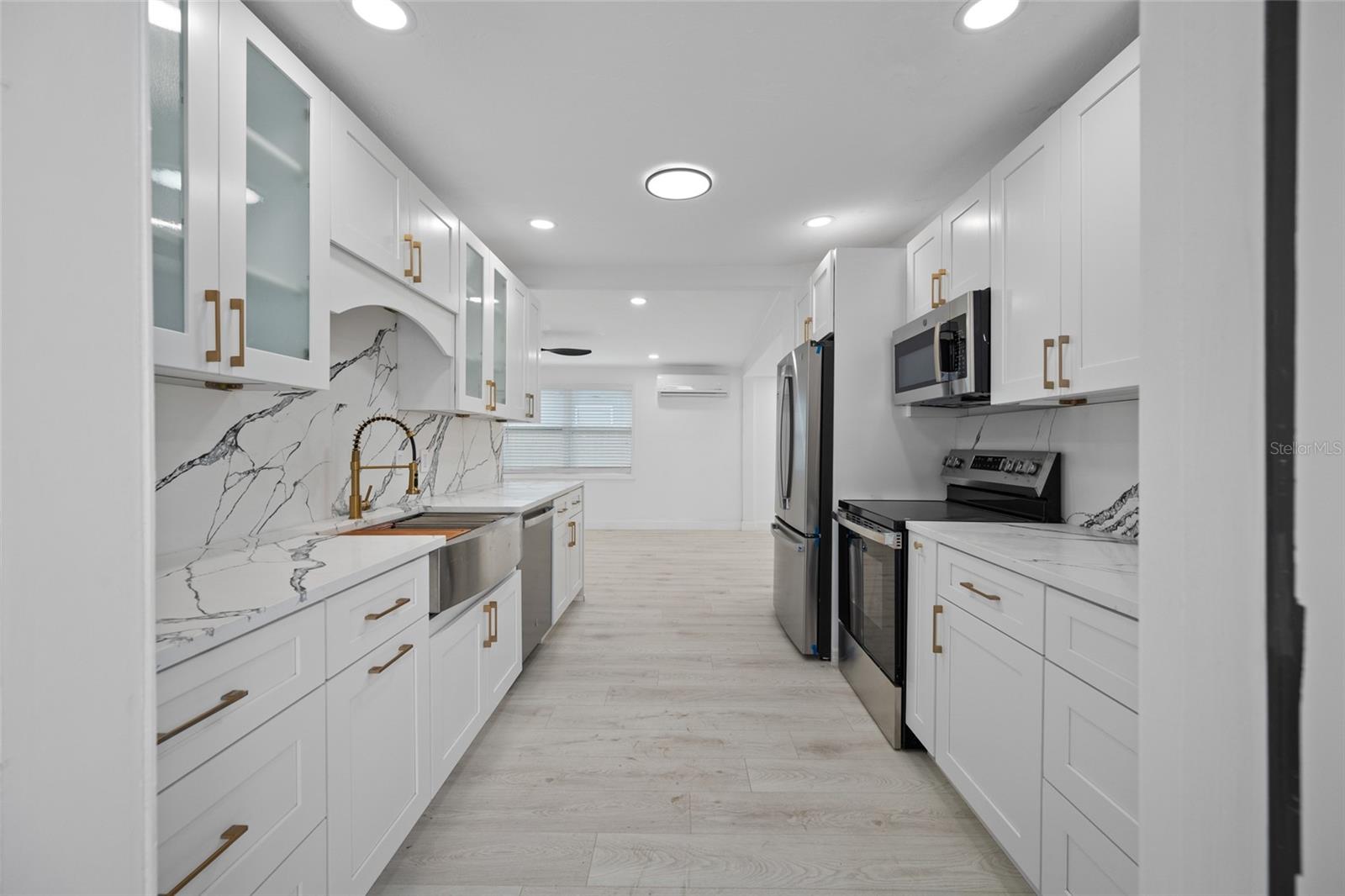 Image 11 of 31 For 6908 11th Avenue E