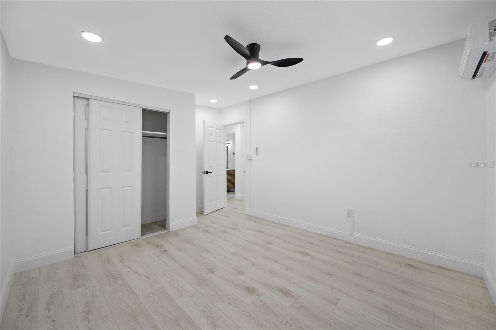 Image 15 of 31 For 6908 11th Avenue E