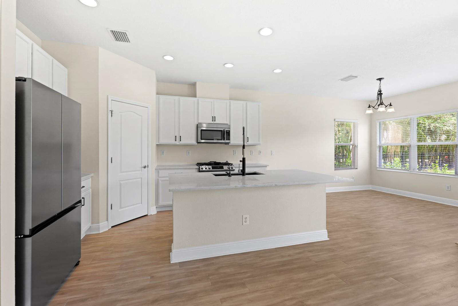 Image 13 of 48 For 6821 Park Strand Drive