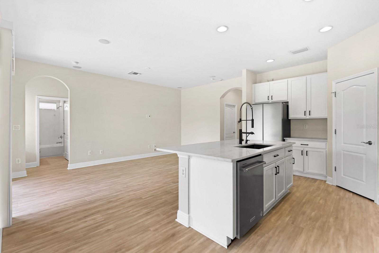 Image 15 of 48 For 6821 Park Strand Drive