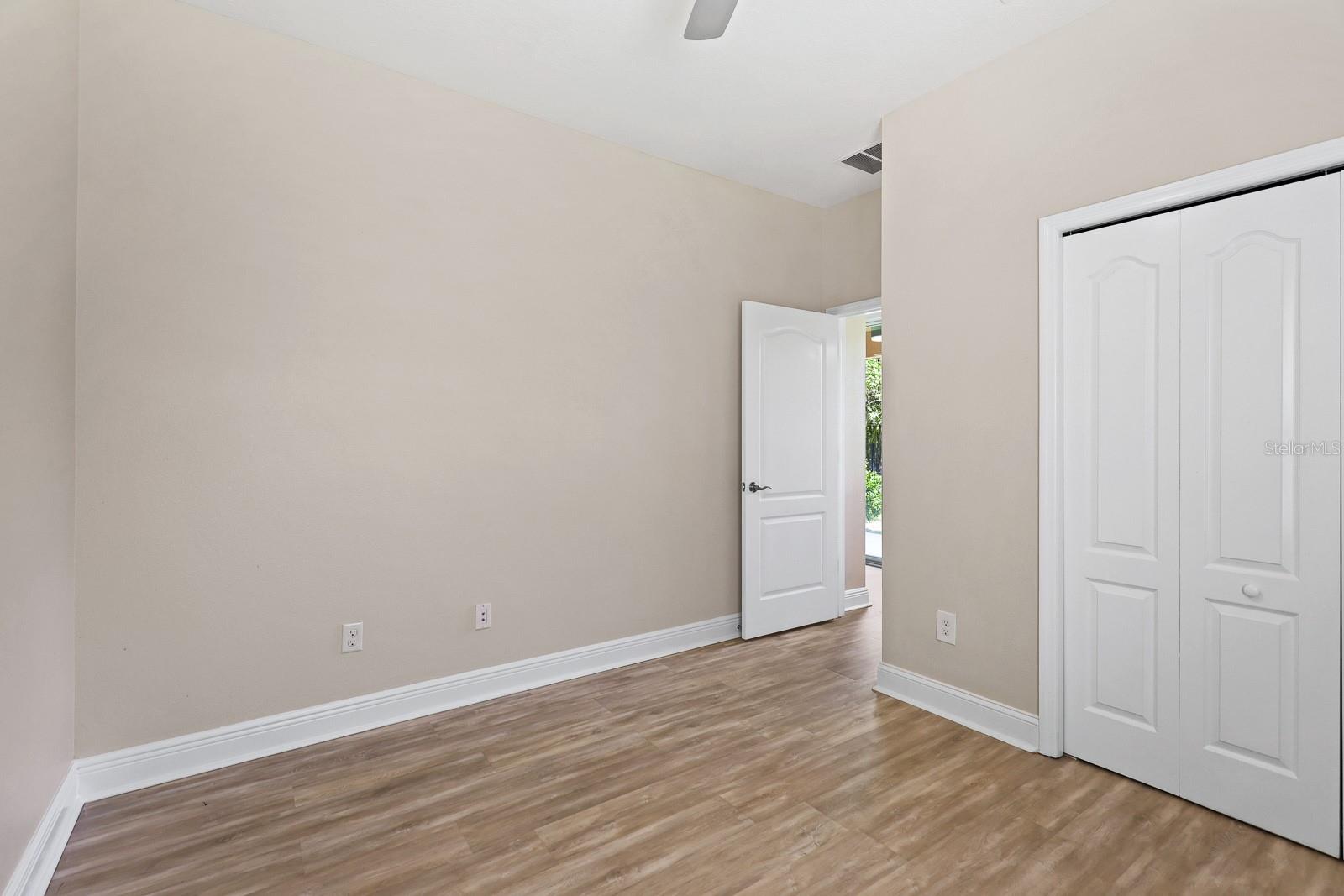 Image 17 of 48 For 6821 Park Strand Drive