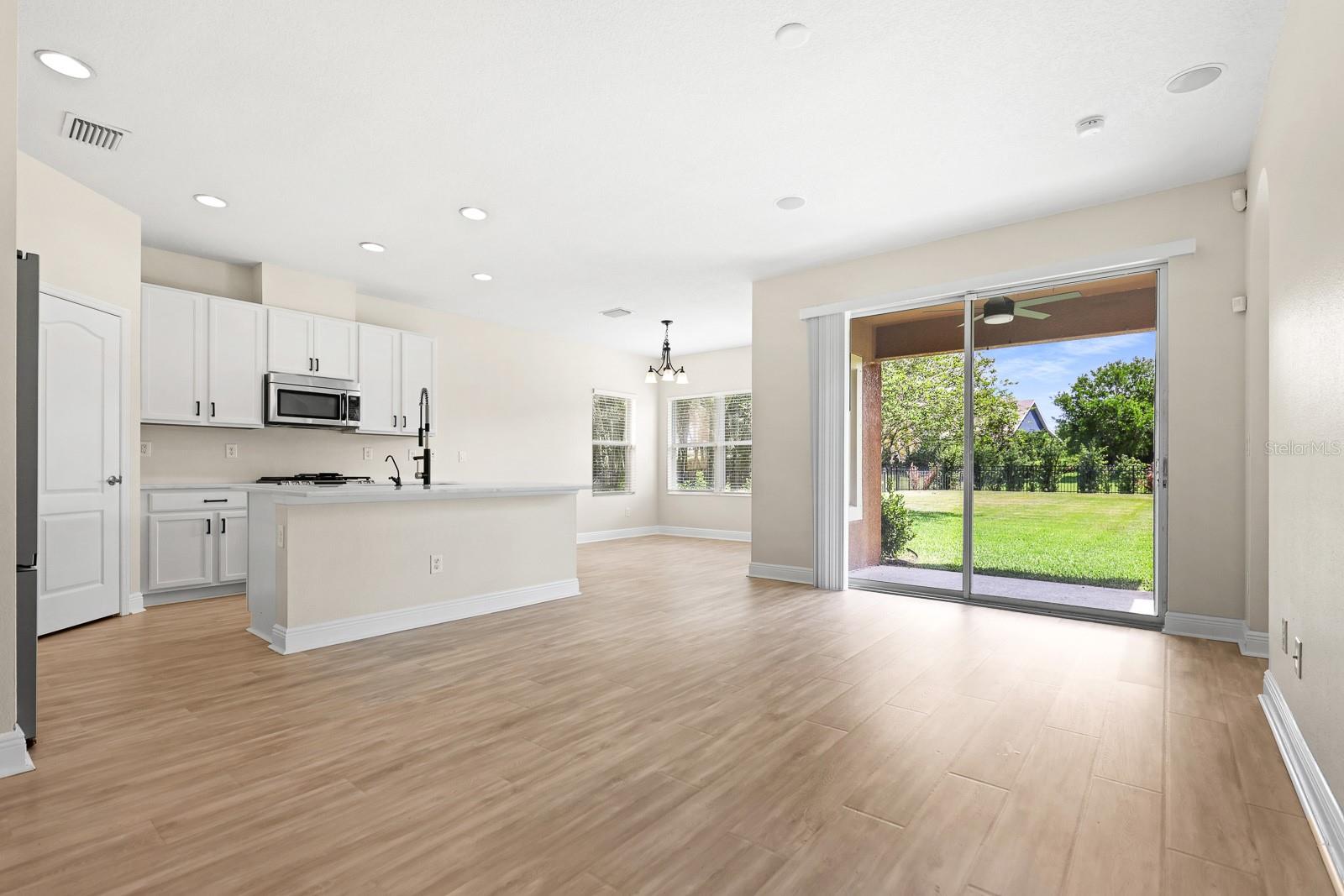 Image 8 of 48 For 6821 Park Strand Drive