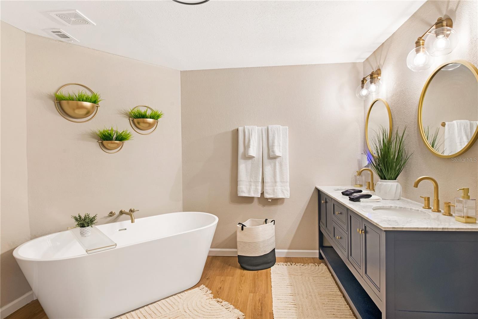 Image 17 of 42 For 1215 North Street