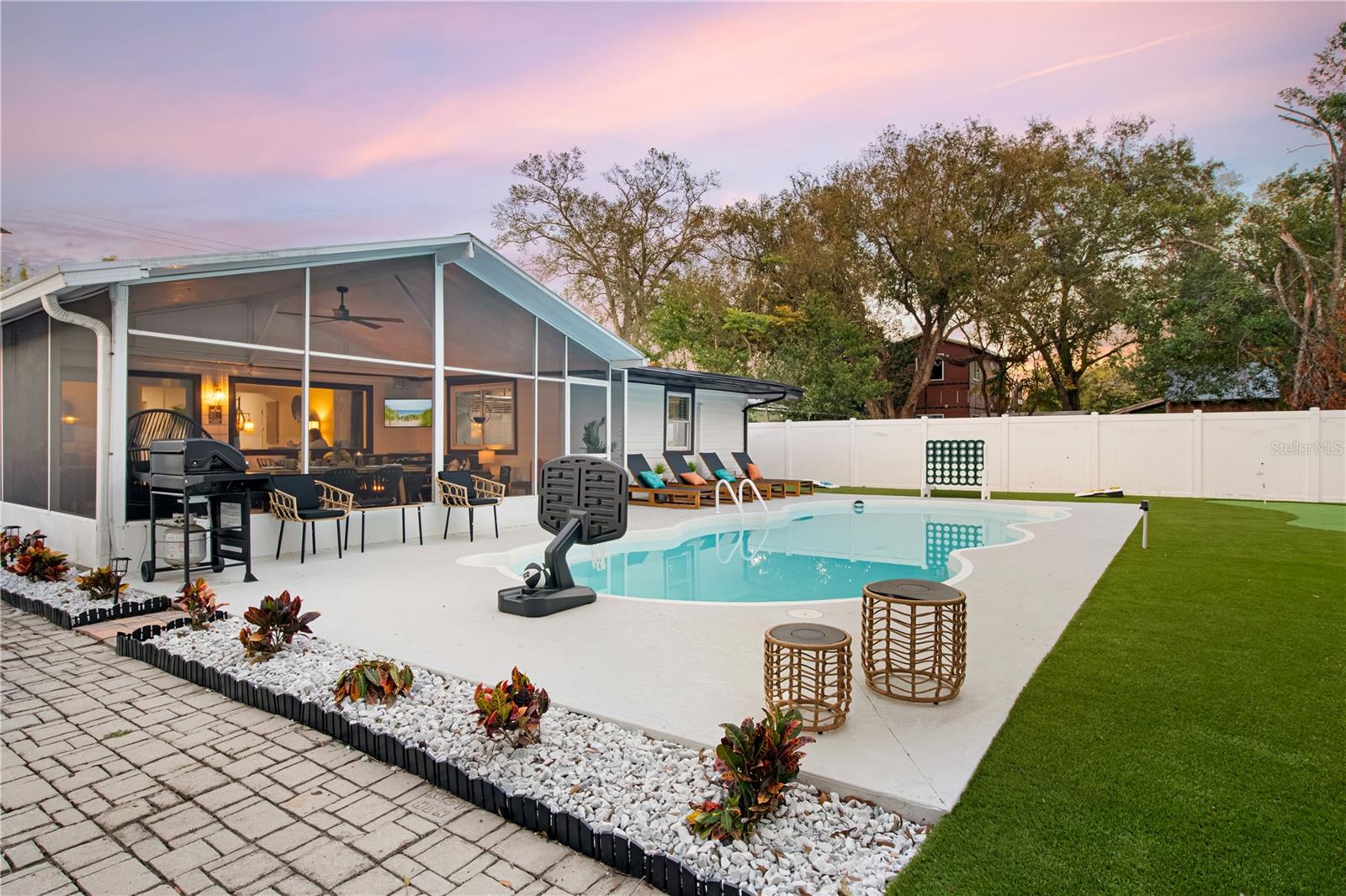 Image 28 of 42 For 1215 North Street