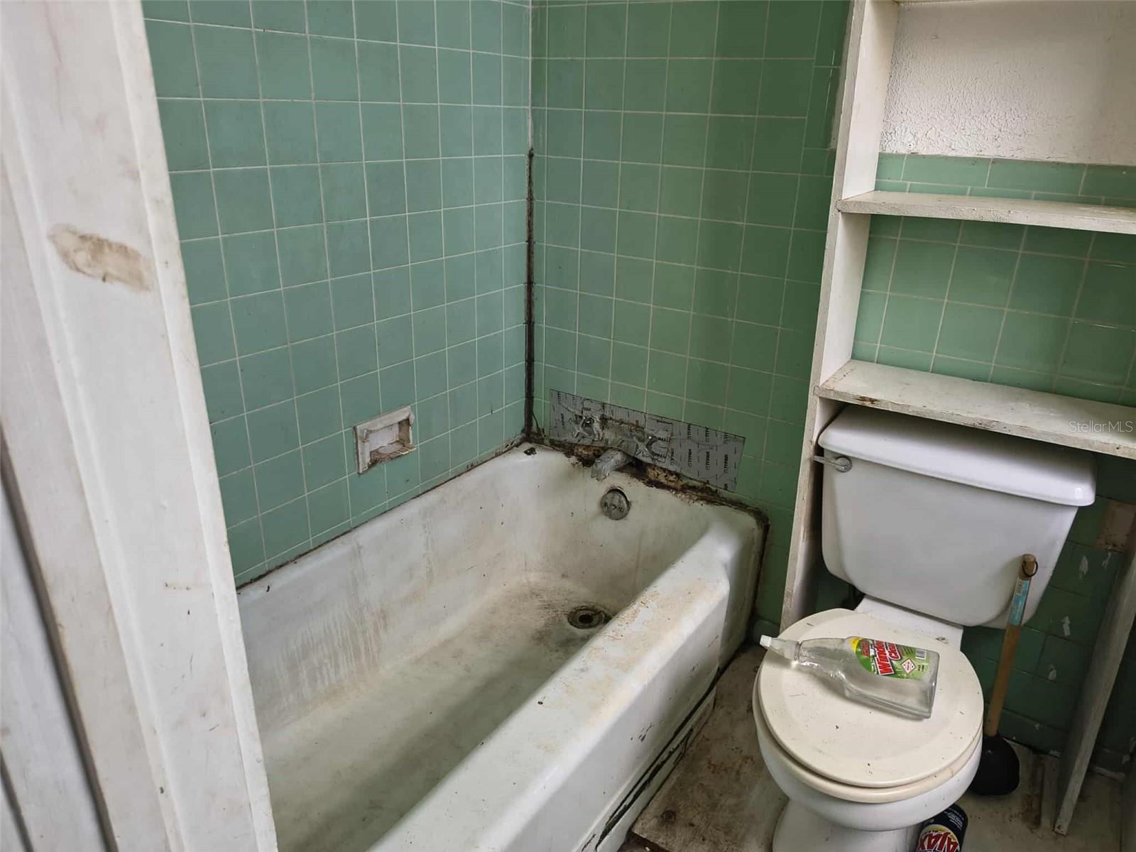 Image 22 of 30 For 15 Lake Howard Drive Nw